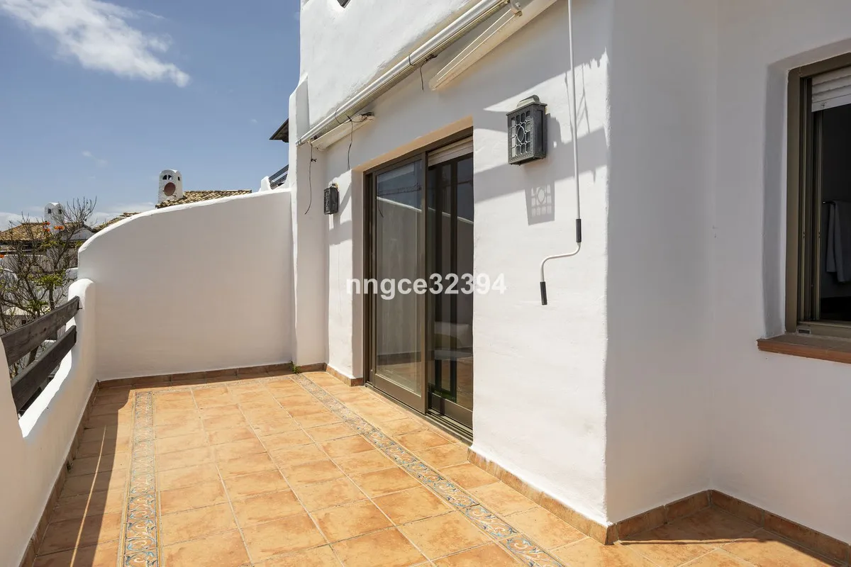 a4b76eb7-a650-4c36-82b5-33459b94e763