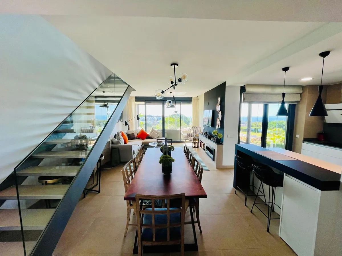 e7241347-3074-499b-b41f-f94af5abfd4b