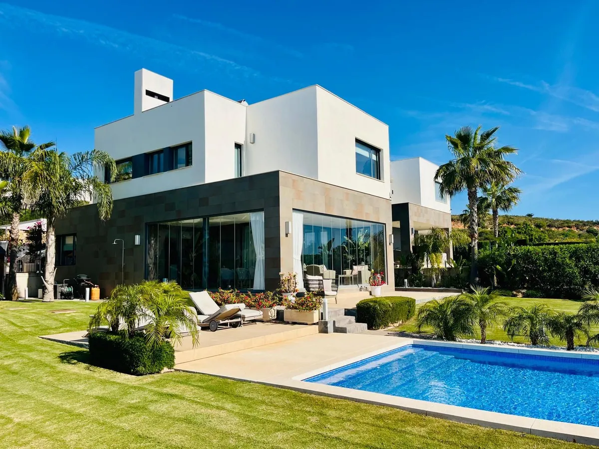 f8aaa1ae-0816-45c6-b08a-7c11969abeb2