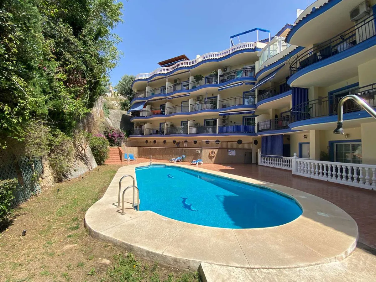 851005ef-7a40-48f3-abbd-a0dd6f32f563