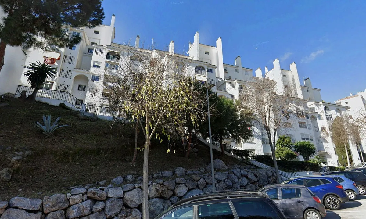 42a3037e-360e-4e6f-b92c-216f2ae3e7ab