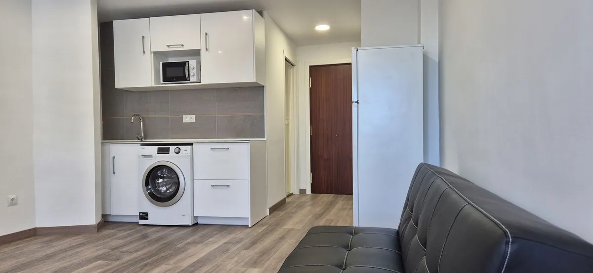 d7b98950-4338-49dd-a2d1-680060497b70