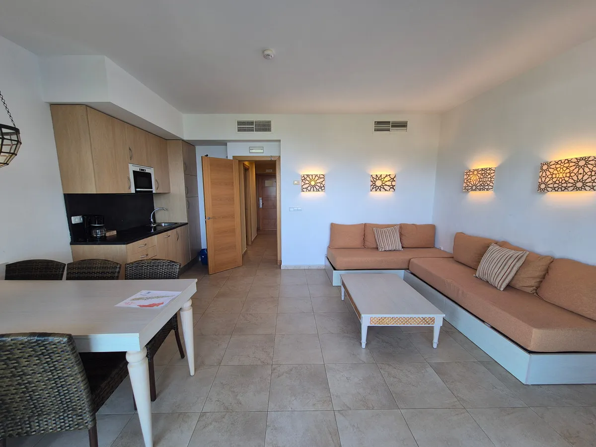 24fba36f-0be7-453c-82d7-e0a182aacedb