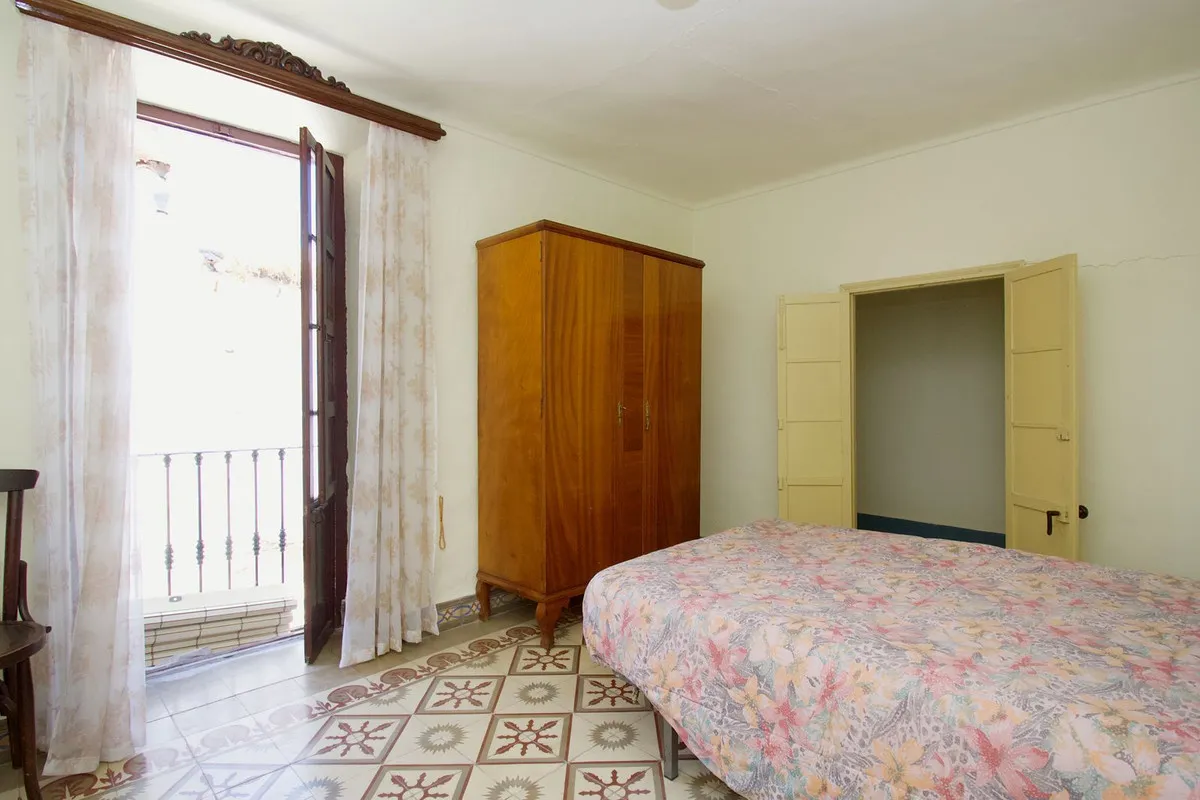 e4e80a4a-d27a-49a3-8c75-c081456eb6a0