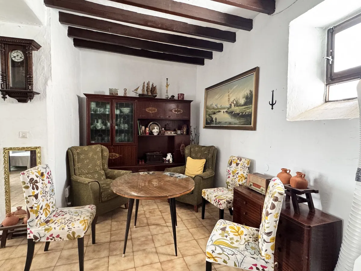 2b2663f2-649e-4316-b1a1-0495838b82dd