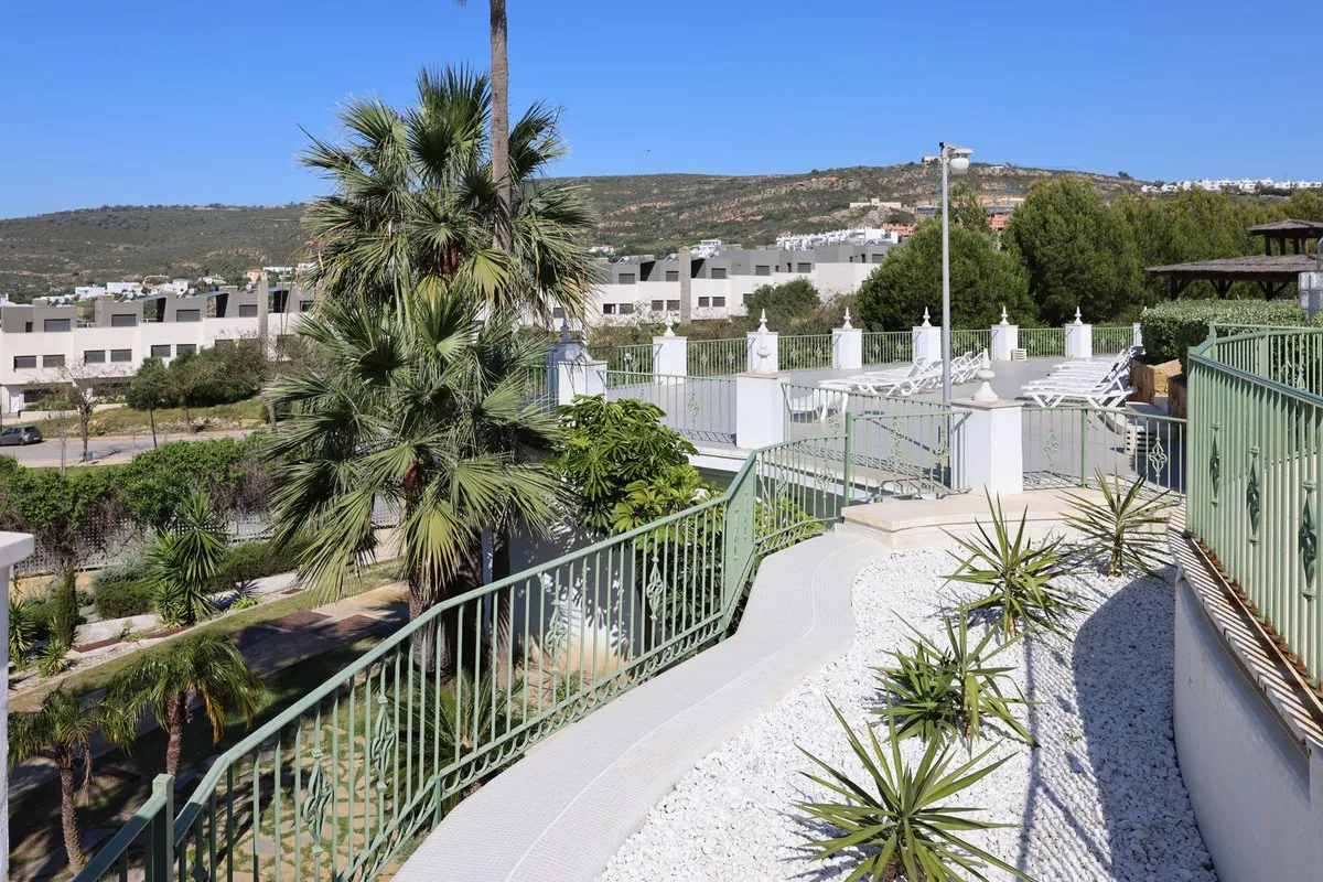 0fdd2b3b-3f95-4f25-bba1-cc70483a3a07