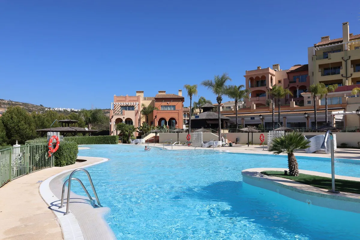 4edad8a2-c782-47e0-b7ef-41724e953585