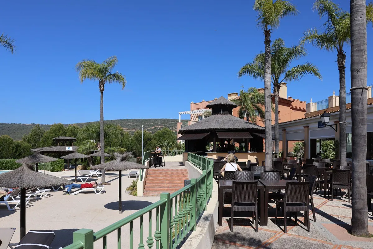 92f43037-83c4-43c5-aa28-f326bfe4bcd9