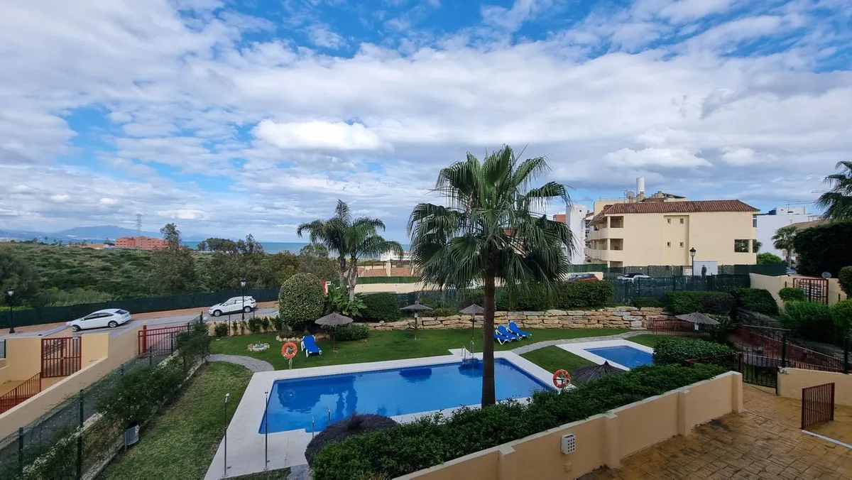 e1e4d3b1-06a2-4c53-9aa4-74141a78f2c0