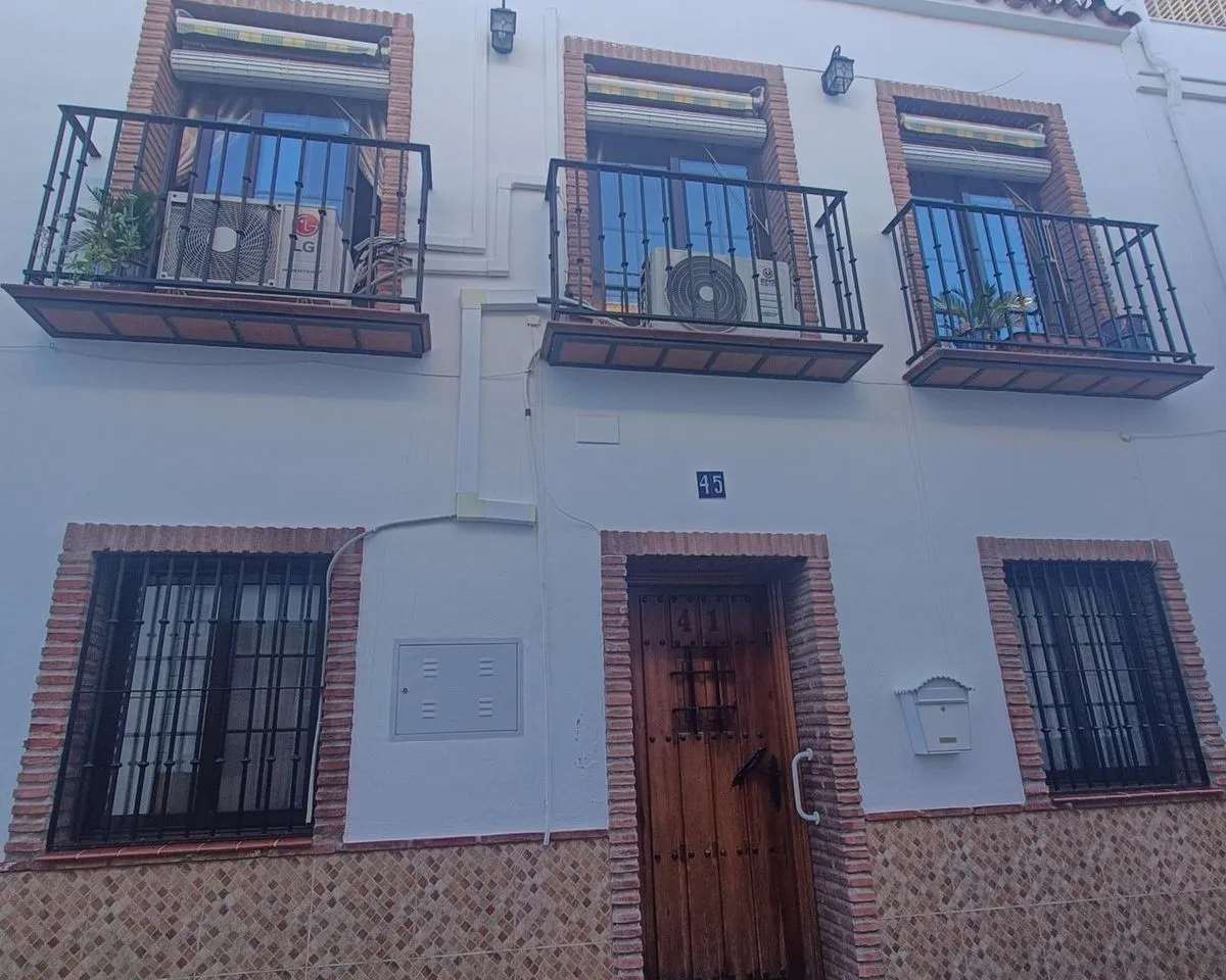 df985ff8-f1f7-4f5c-ac76-40a943117501