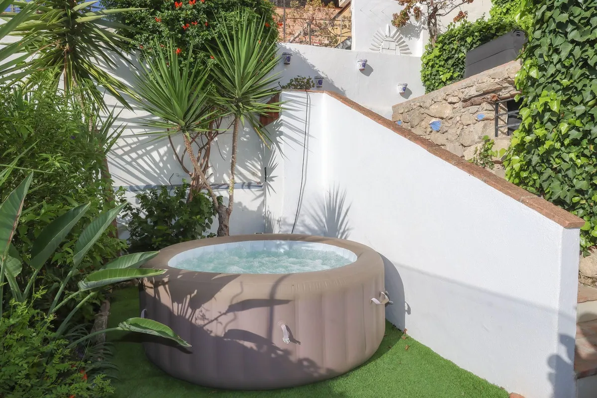 c82b272a-8a5b-4b03-8518-68629492736c