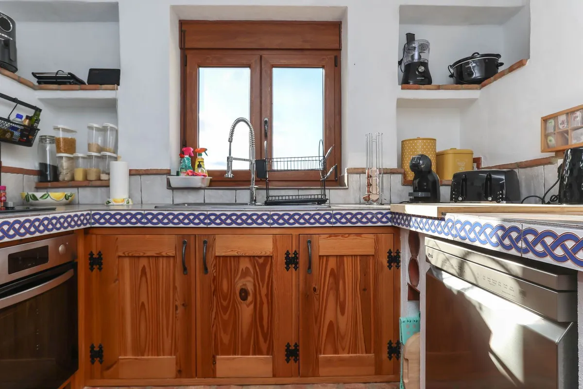 e3b20824-bf12-41ce-ae92-7e97de2e0489