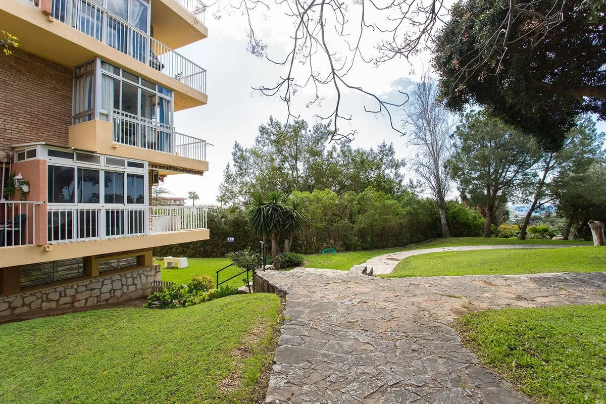 00f213d8-7fce-441a-a673-66a70d02c145