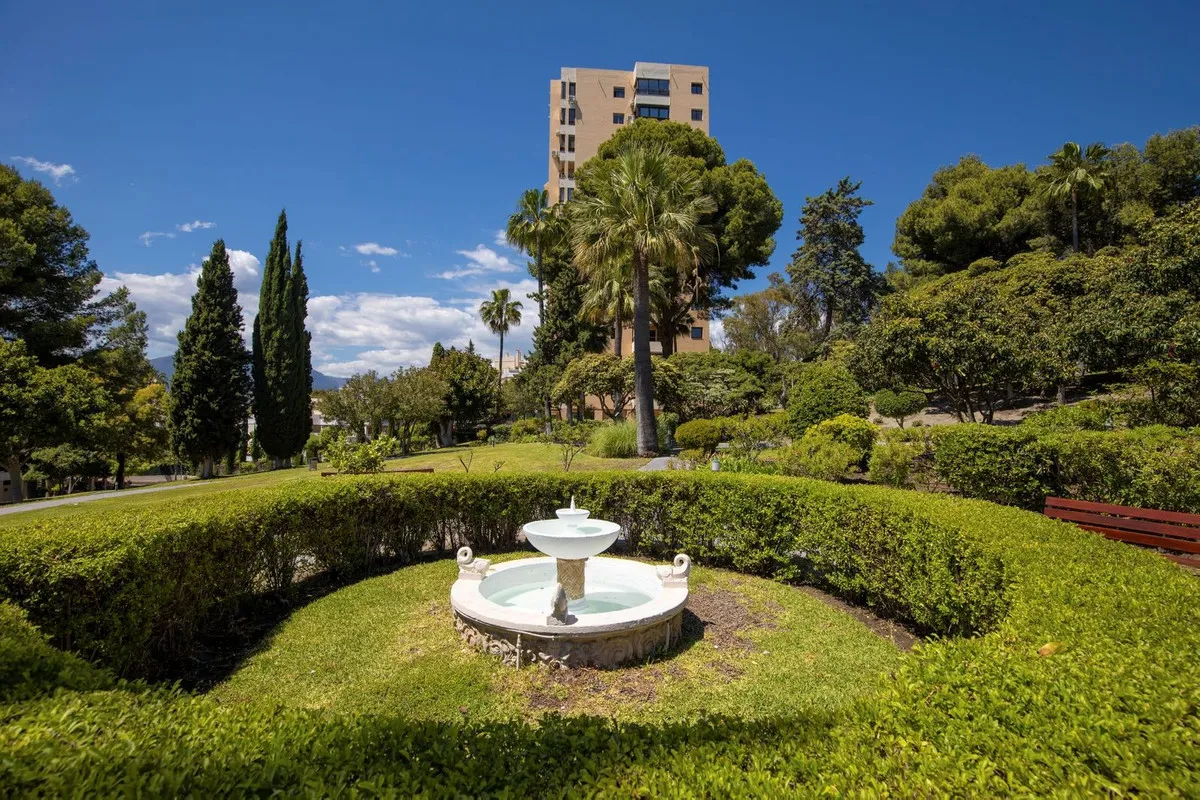 94881844-58f8-4328-b525-b41c65bd9173