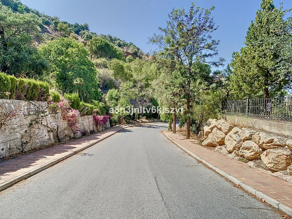 e7f590b1-a65b-4b5d-92c3-b6aa6b1730a6