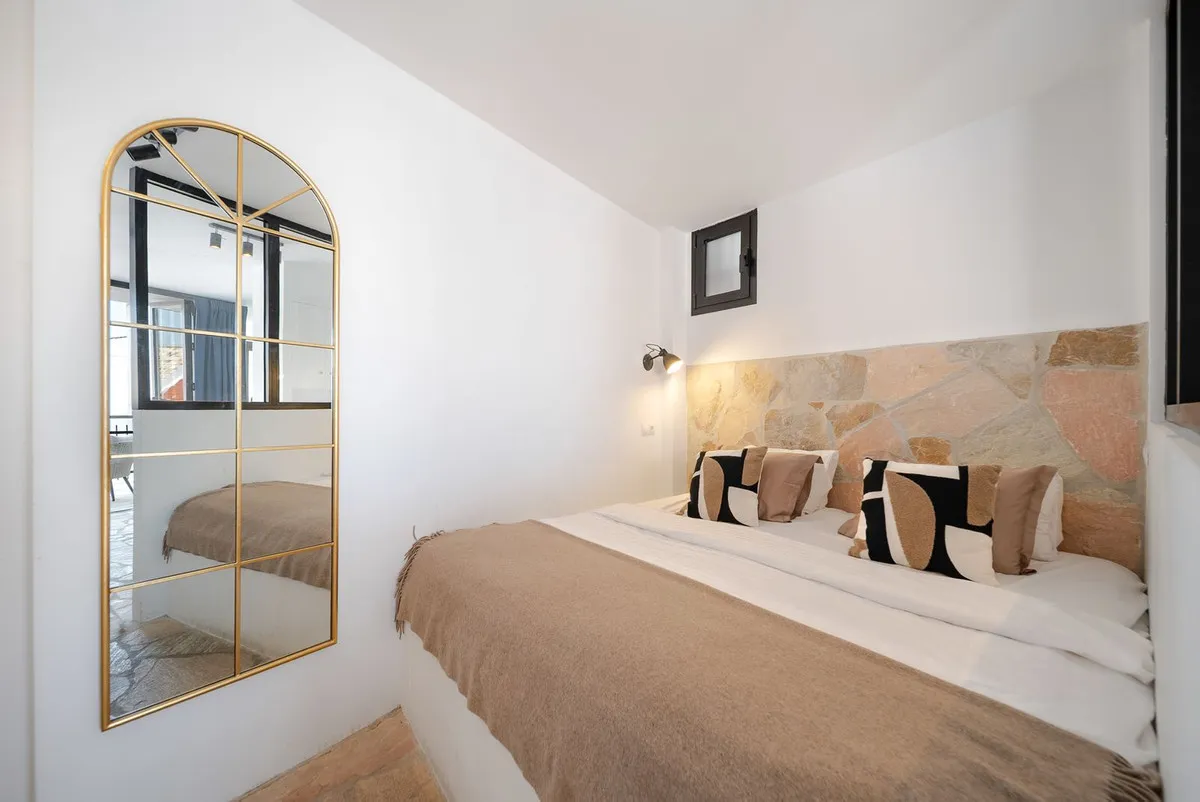 9dae1f4f-b7f6-45d3-b591-81810a5c39bb