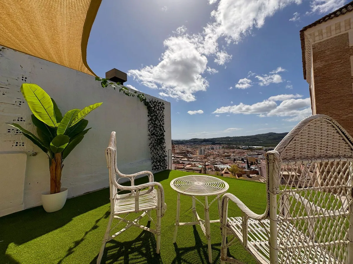 Coastal Solarium Apartments with Sea and City Views