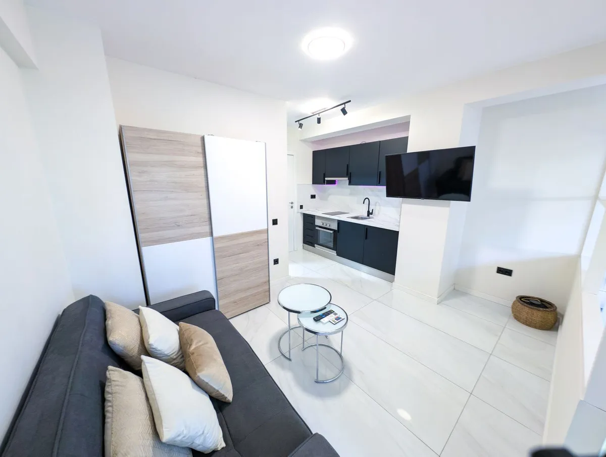 c22111e8-ff1c-44f2-be60-fc9c95f024b8