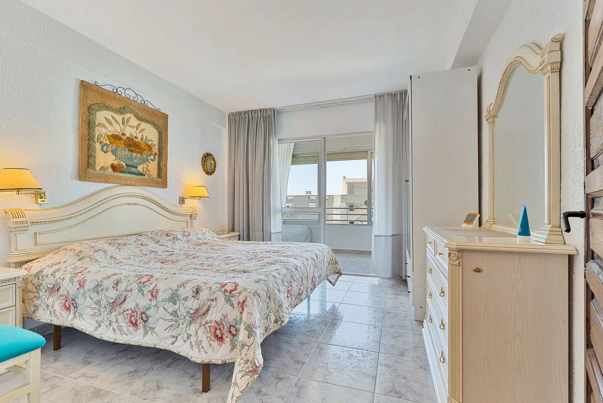 f6d178a0-10a1-42c4-8881-975c0eac8b06