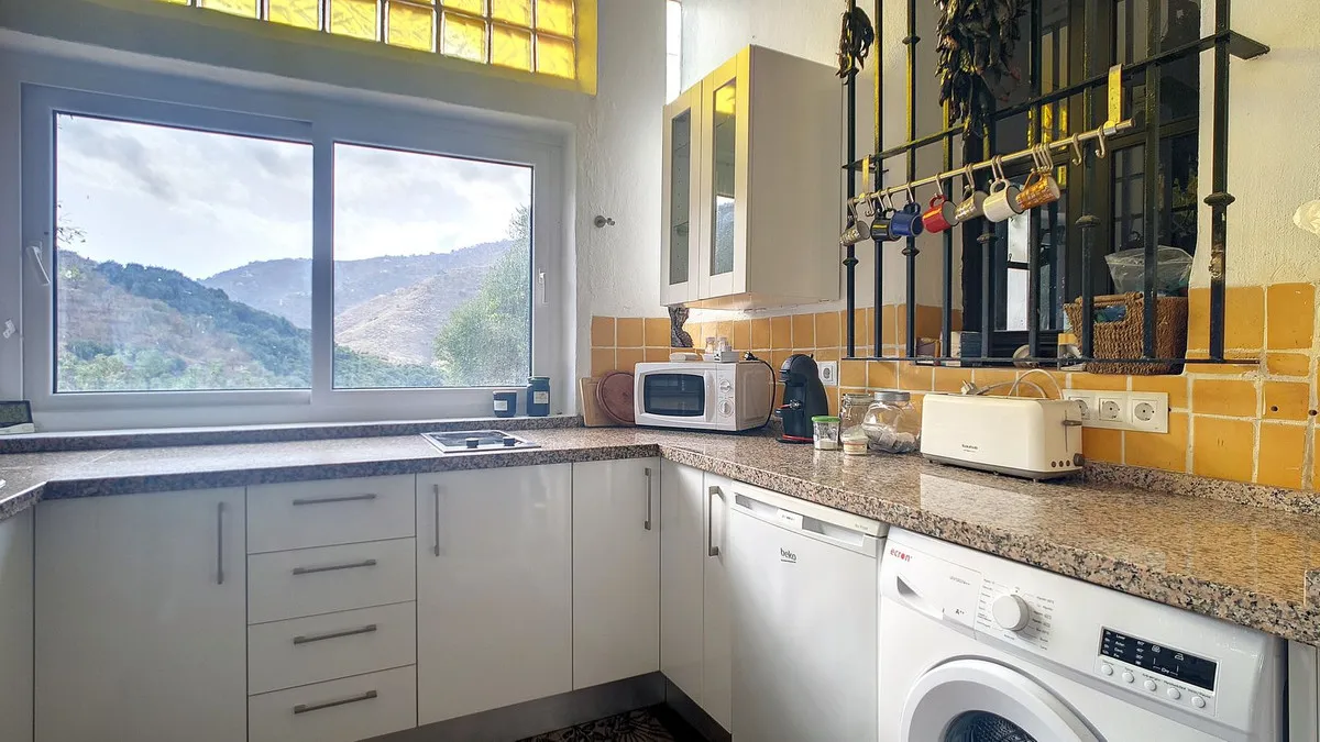 4b036ef2-8cbc-40be-97d9-758dd211f4e0