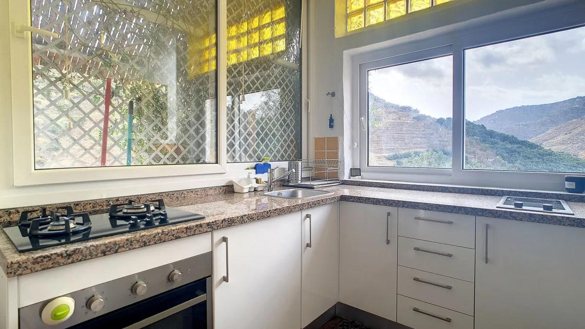 6e56b582-c348-4d40-adb5-abbd83a61629