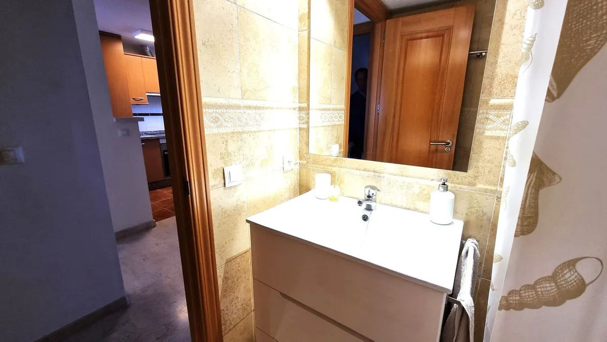 12c9c969-aef0-409b-8bc7-d0ad8e5ceb7e