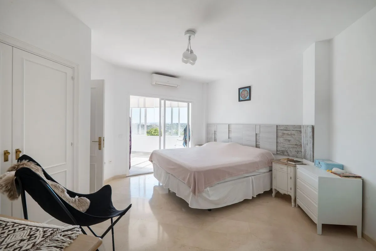 02a83a73-41a6-47b3-a203-6e320106bbb1