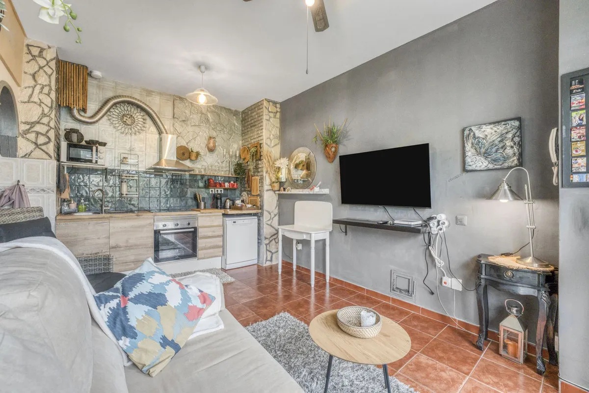 8090030d-f054-4b76-abb9-16d1ea5b4684