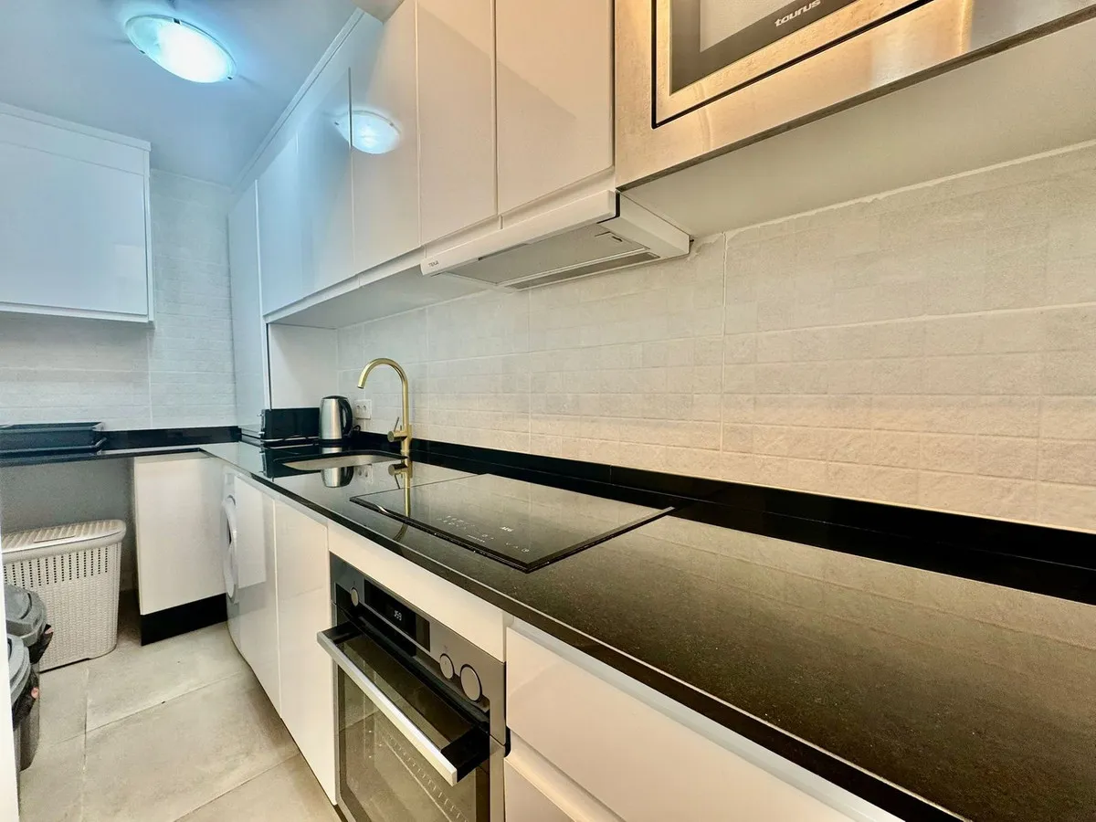 34b2343e-f134-4f96-b502-ad369f2a3f6e