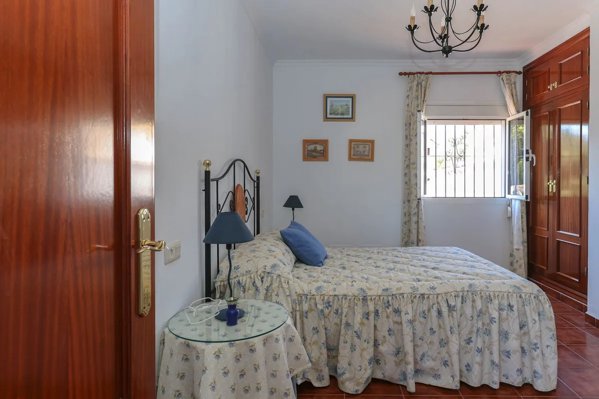 3513a484-2285-40c1-b543-346e304d53a0