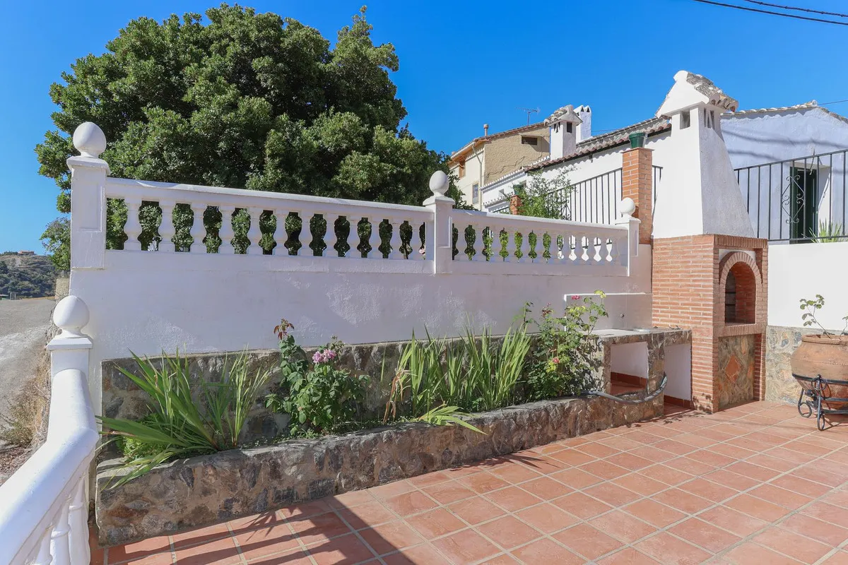 a24c2898-e69b-49c6-823e-ada748790587