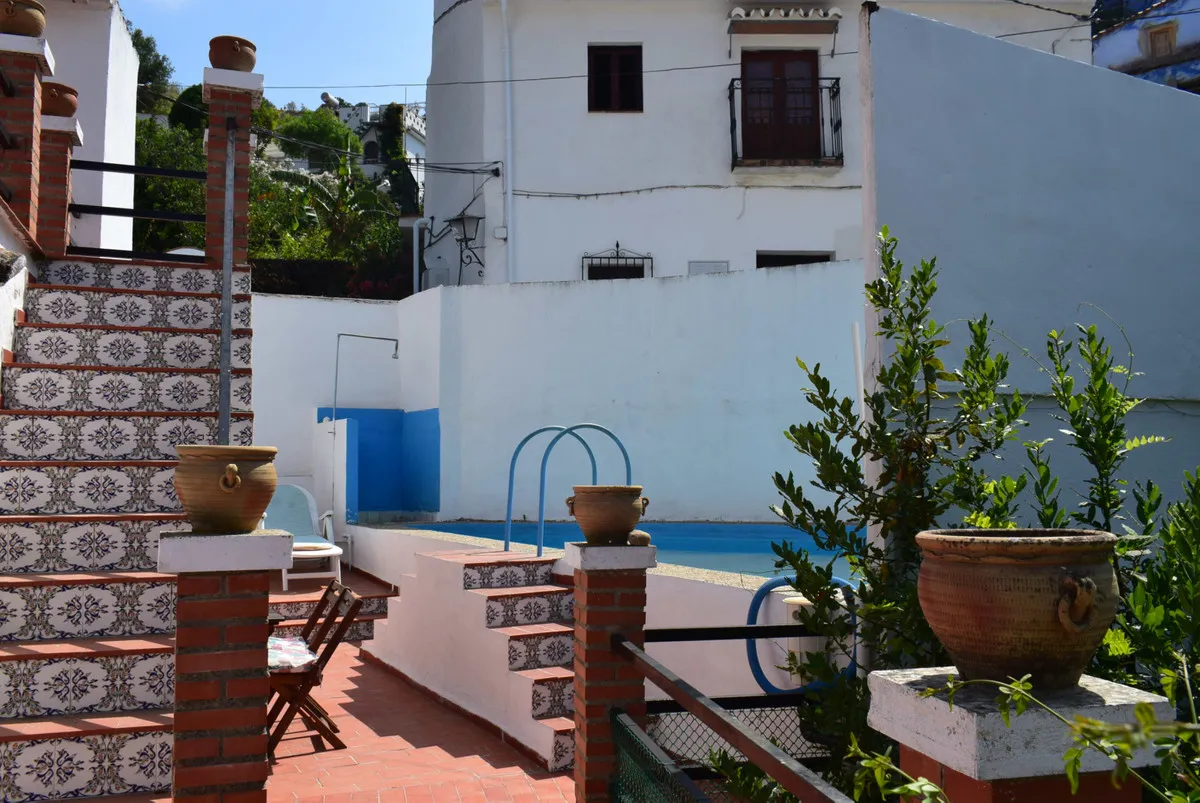 69fc28fe-d016-4d28-a6e7-5b16df328c27