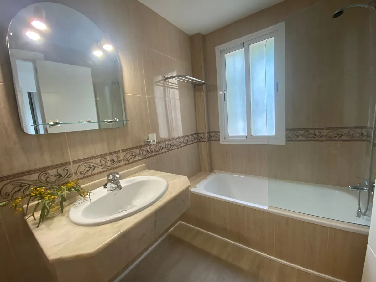 8a93c875-600d-46eb-a5c5-939ca220a05e