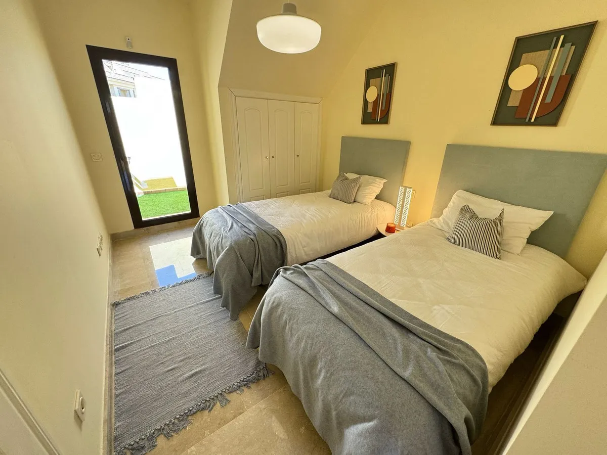 b5dd81fd-7e73-43e8-a35a-1ef305a9feb6