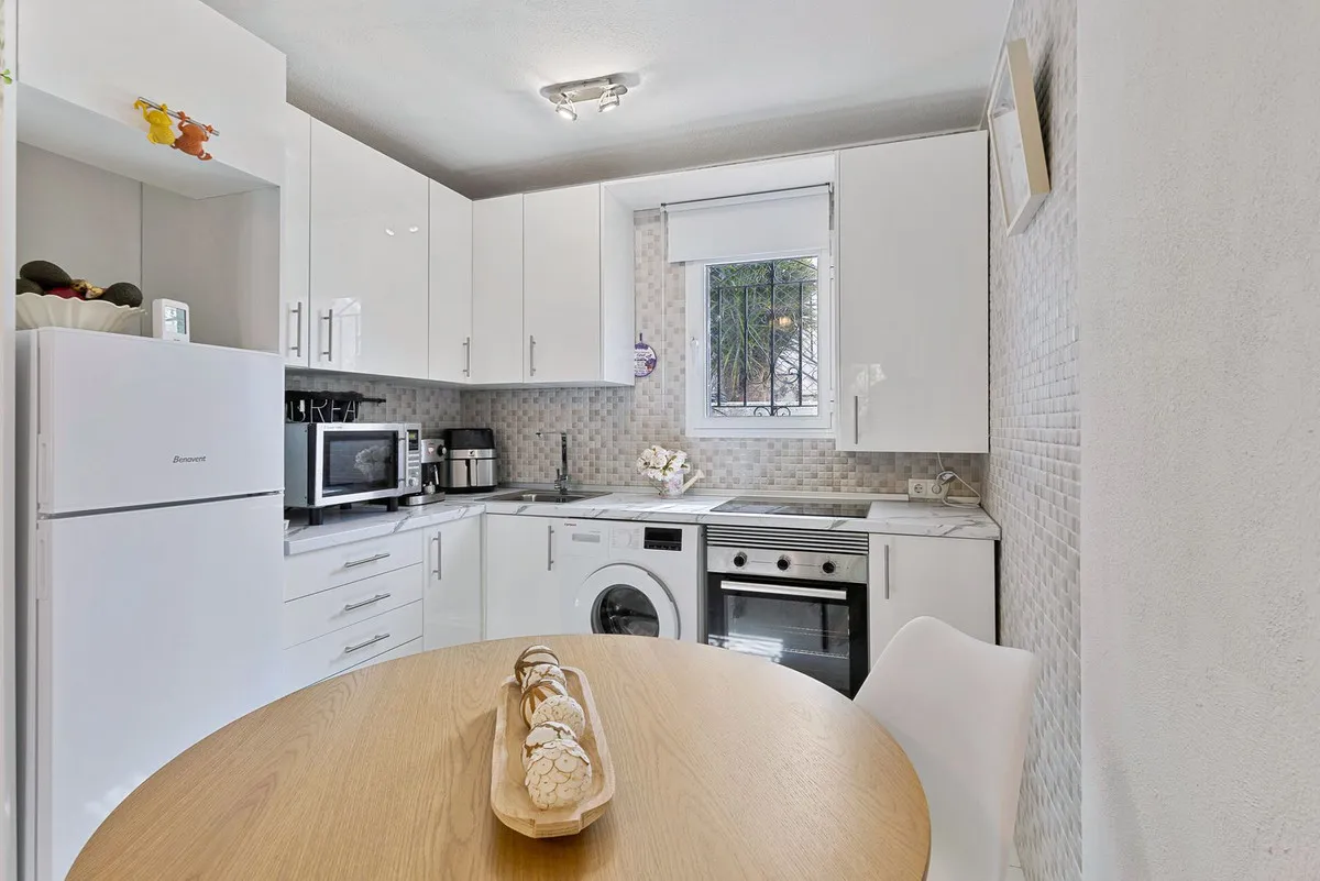 941fa458-b7d9-4fc8-b1e9-e22b591d285f