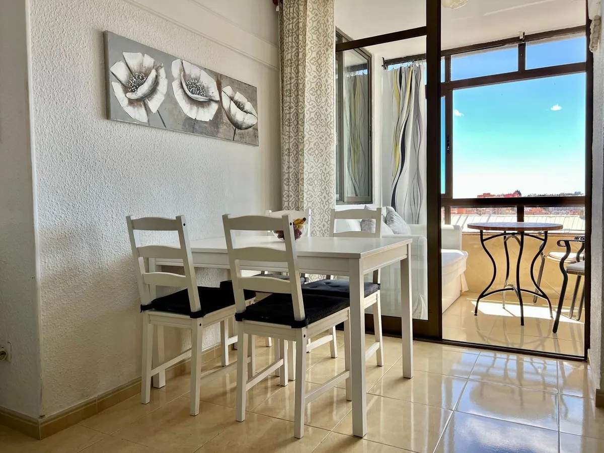 b1dbdc8e-a0a8-4d21-a4a3-aa8ec685d8e9