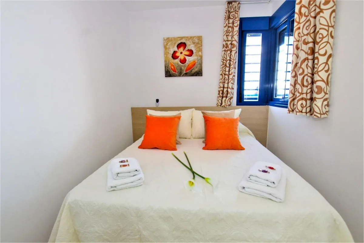 2decf4bc-8688-4151-9350-0a69244e2b51