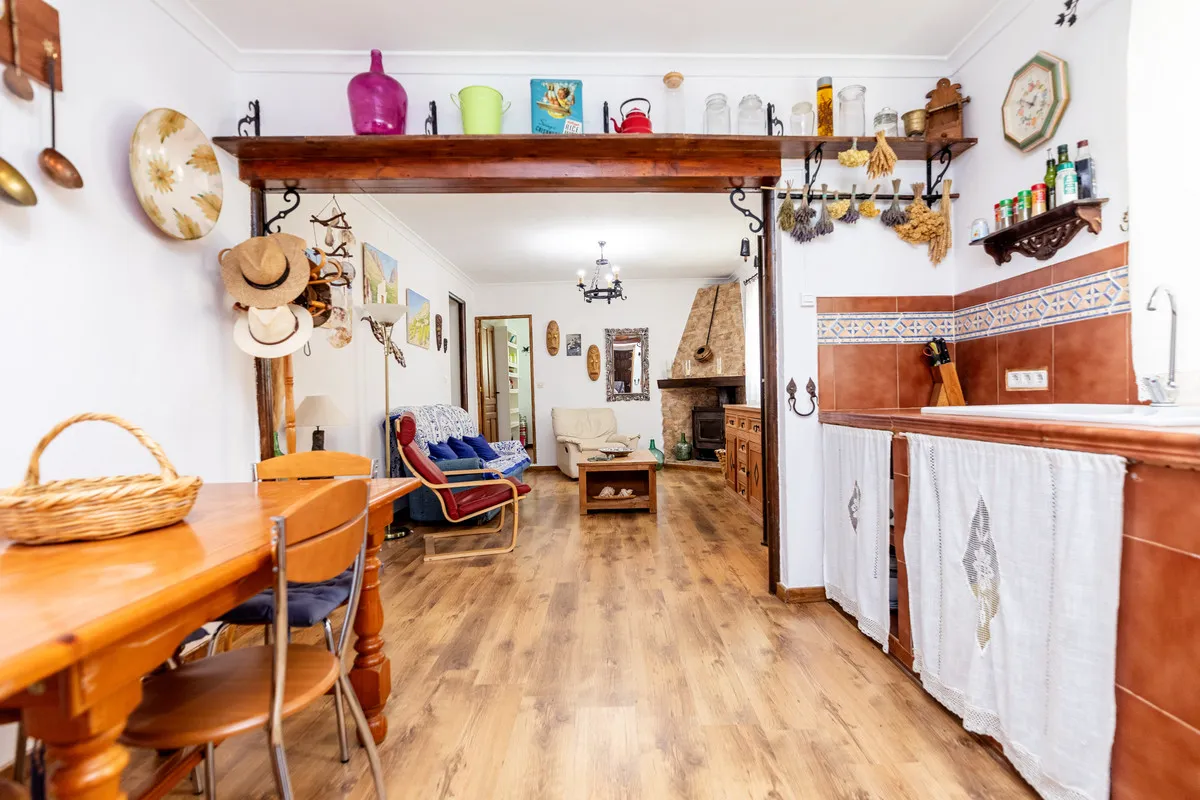 61caf2c6-ab63-4343-8075-1a34c653fe3c