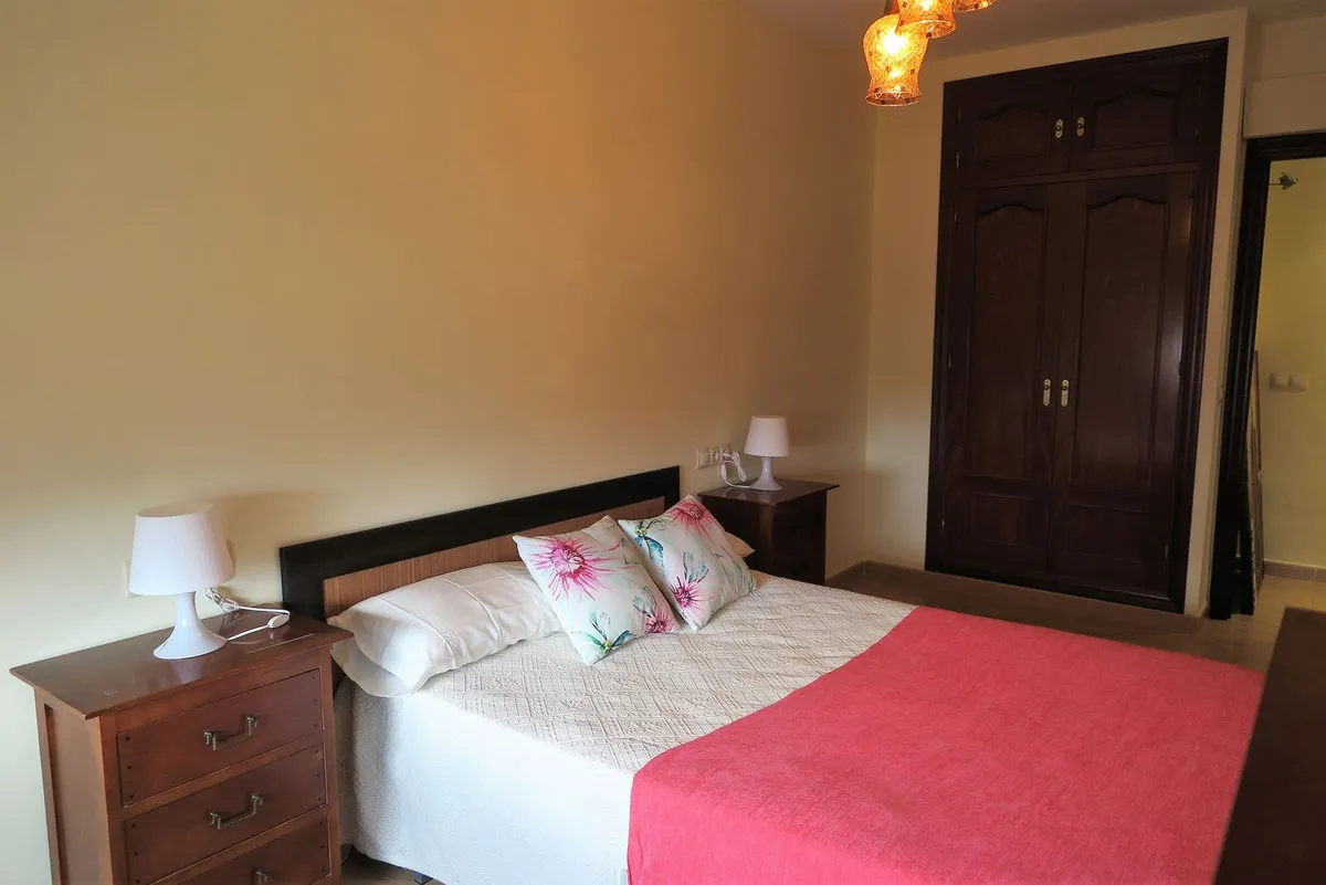 b8e56204-c072-4a16-ae94-65f9887511f8