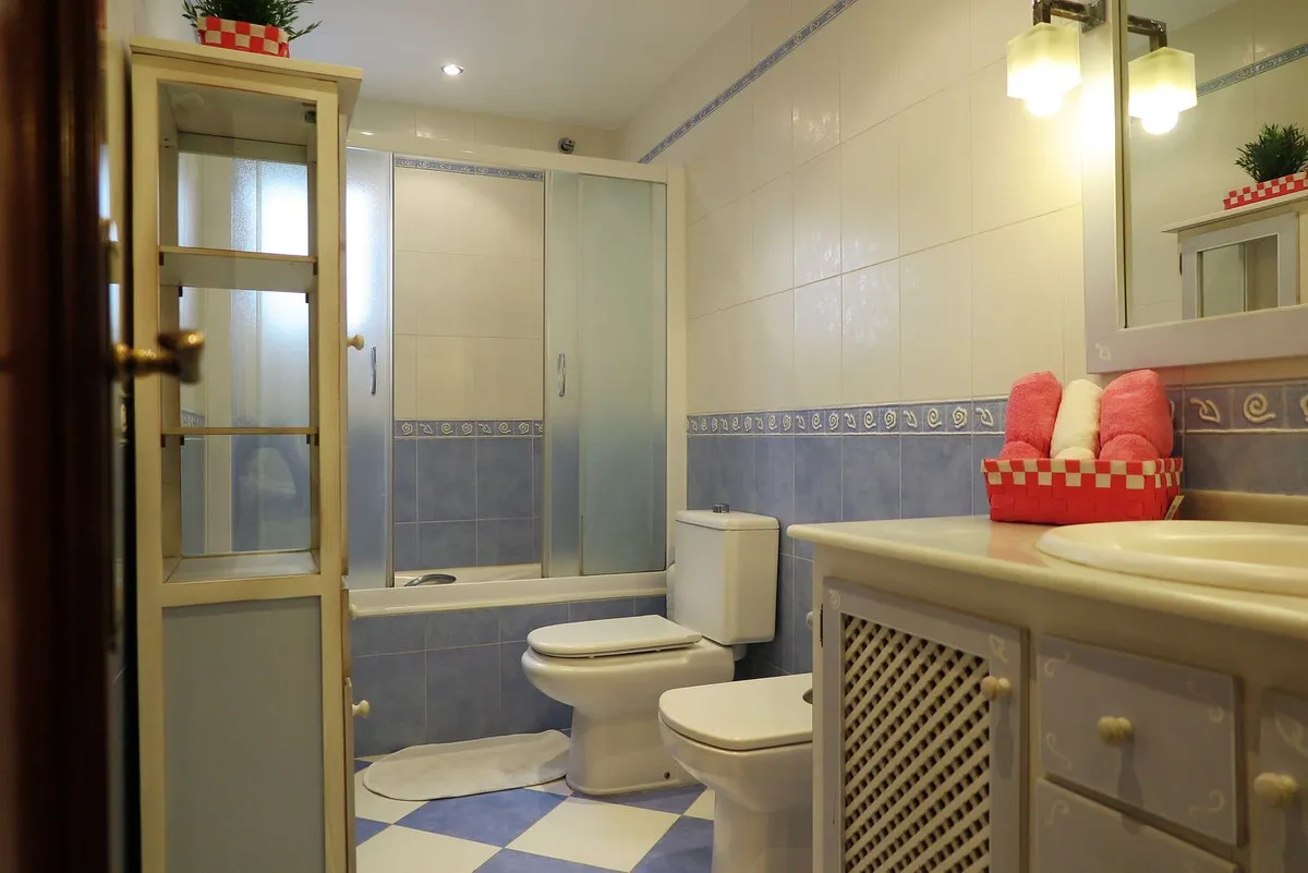 d8bc0e6a-ed35-472e-9a6e-7490e794efa4