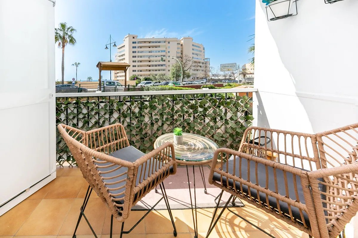 3ec4b843-294f-482b-9cdc-42138338d2d6