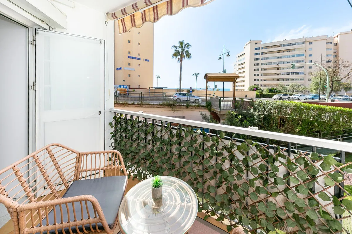 f0310303-4c30-40b2-9bda-7c5578e6e46a