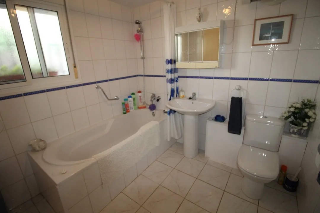 3dc05782-f9f8-472f-8935-e25160db3d0e