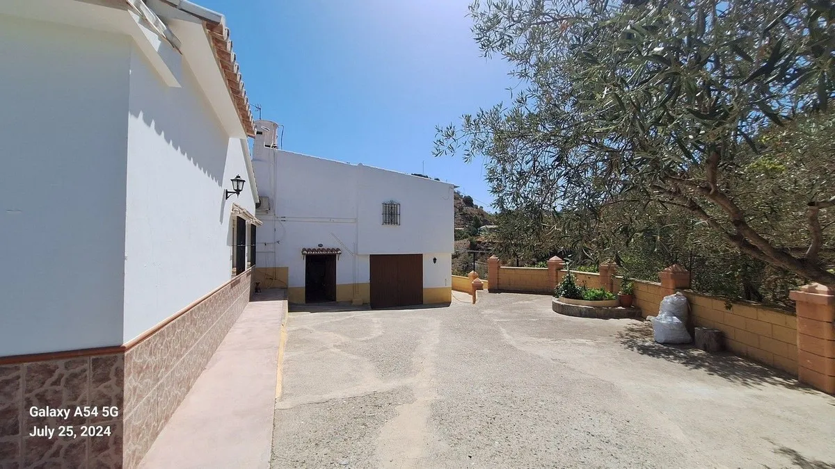 3fd5bd85-ef42-42c0-a585-63ab5db9b991