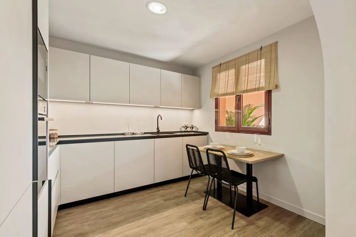 90029644-7d80-4dce-8a0b-9f283bb3698a