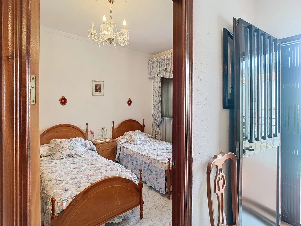 77b97940-eb5a-4663-9063-e1b0c0131ed8