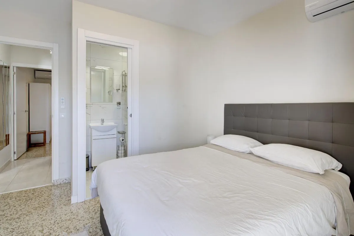 0ebc8d9f-0f3a-4417-81be-dde299fe6c3f