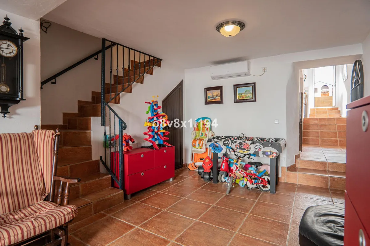 8b302f89-bbc5-4aaf-8189-3485b8d65ceb