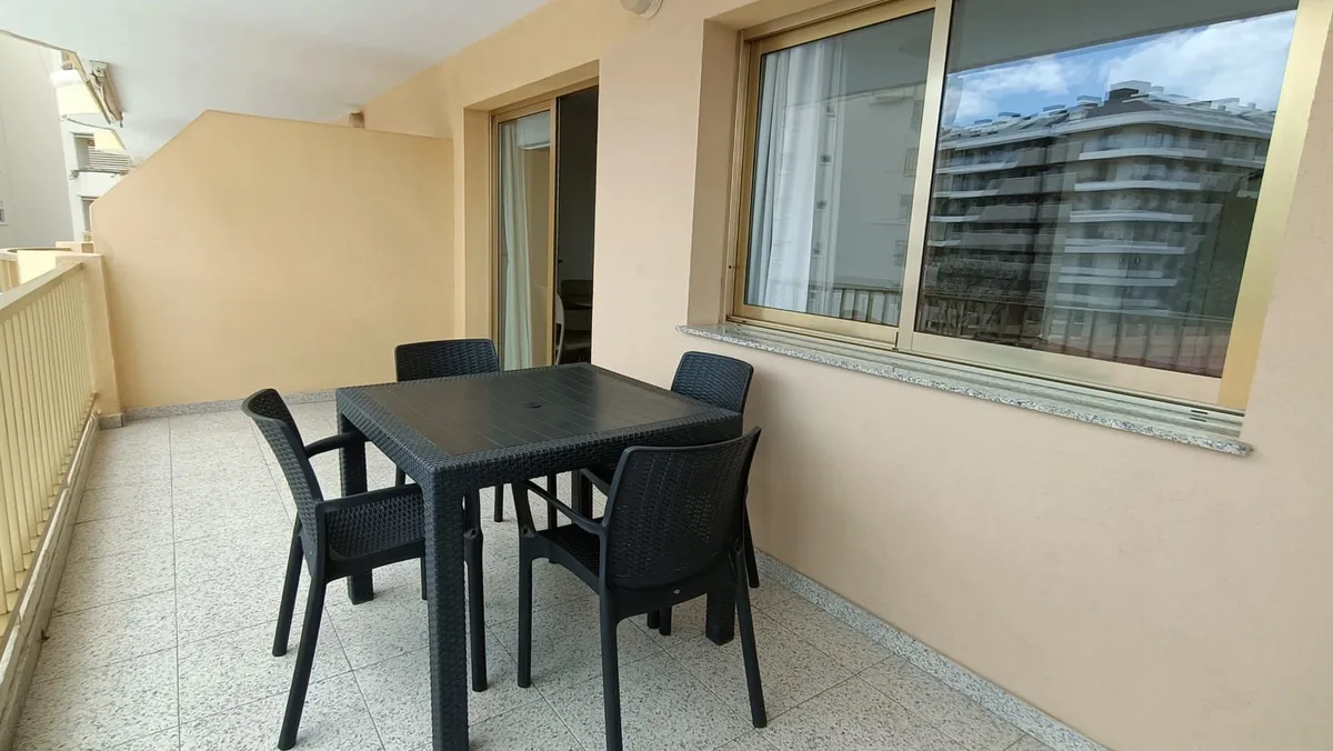 f0625d4b-f318-4de6-95e7-973b3cc5f376