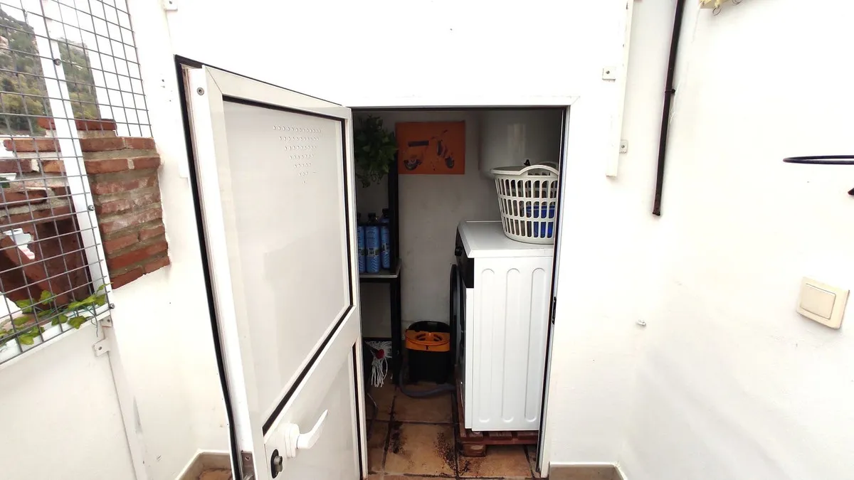 e80c0395-92f9-4485-b04b-2375f22aeb50